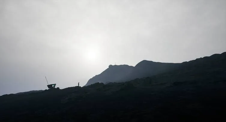 رائد الفضاء يظهر مجددًا، هذه المرة بجانب مركبة جوّالة