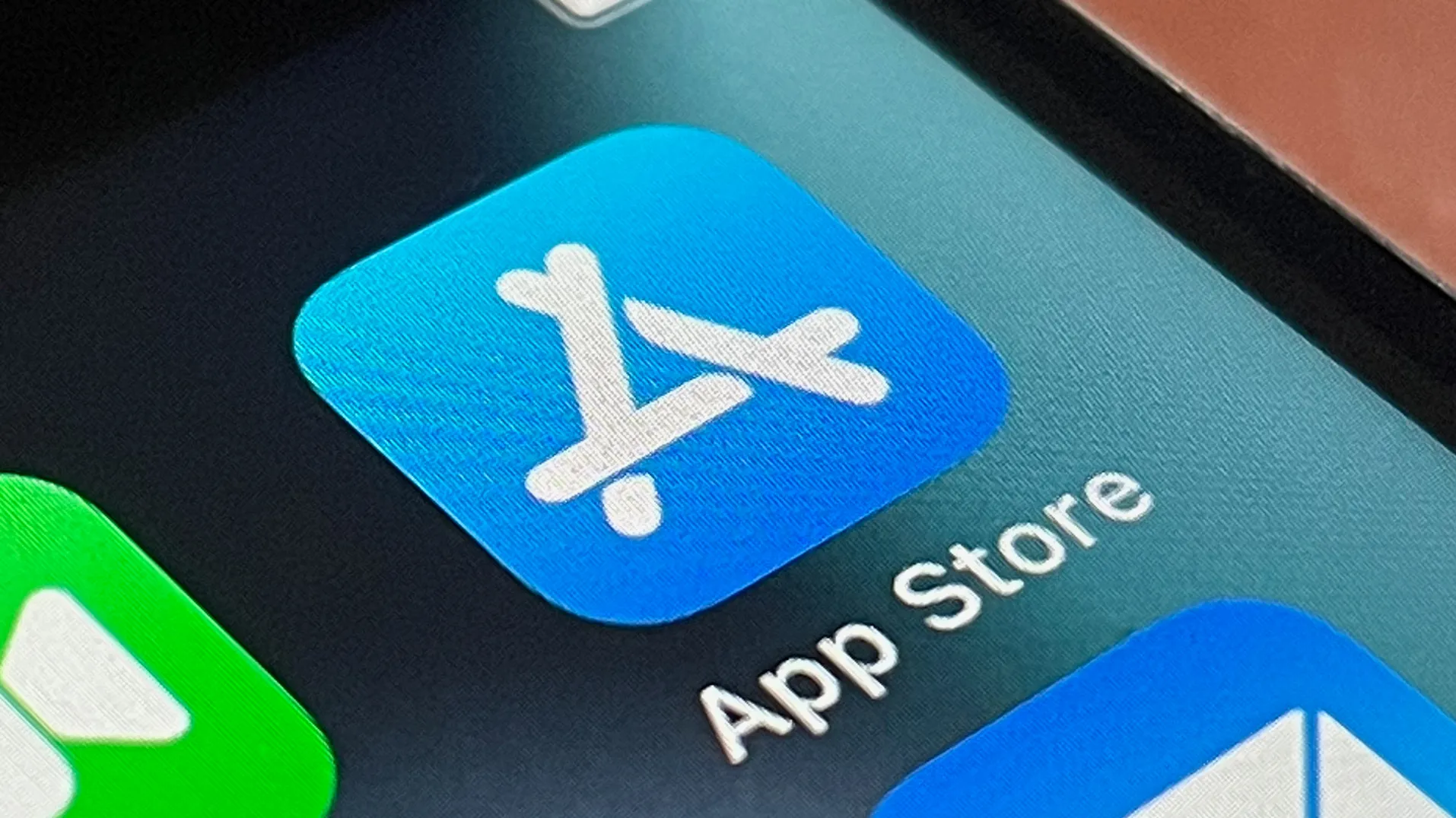شركة Apple تفتح أبوابها لتطبيقات محاكاة الألعاب القديمة على متجر App