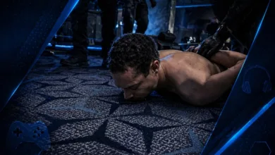 كول توماس أثناء إلقاء القبض عليه.. وهو مطور ألعاب صناعة ألعاب الفيديو