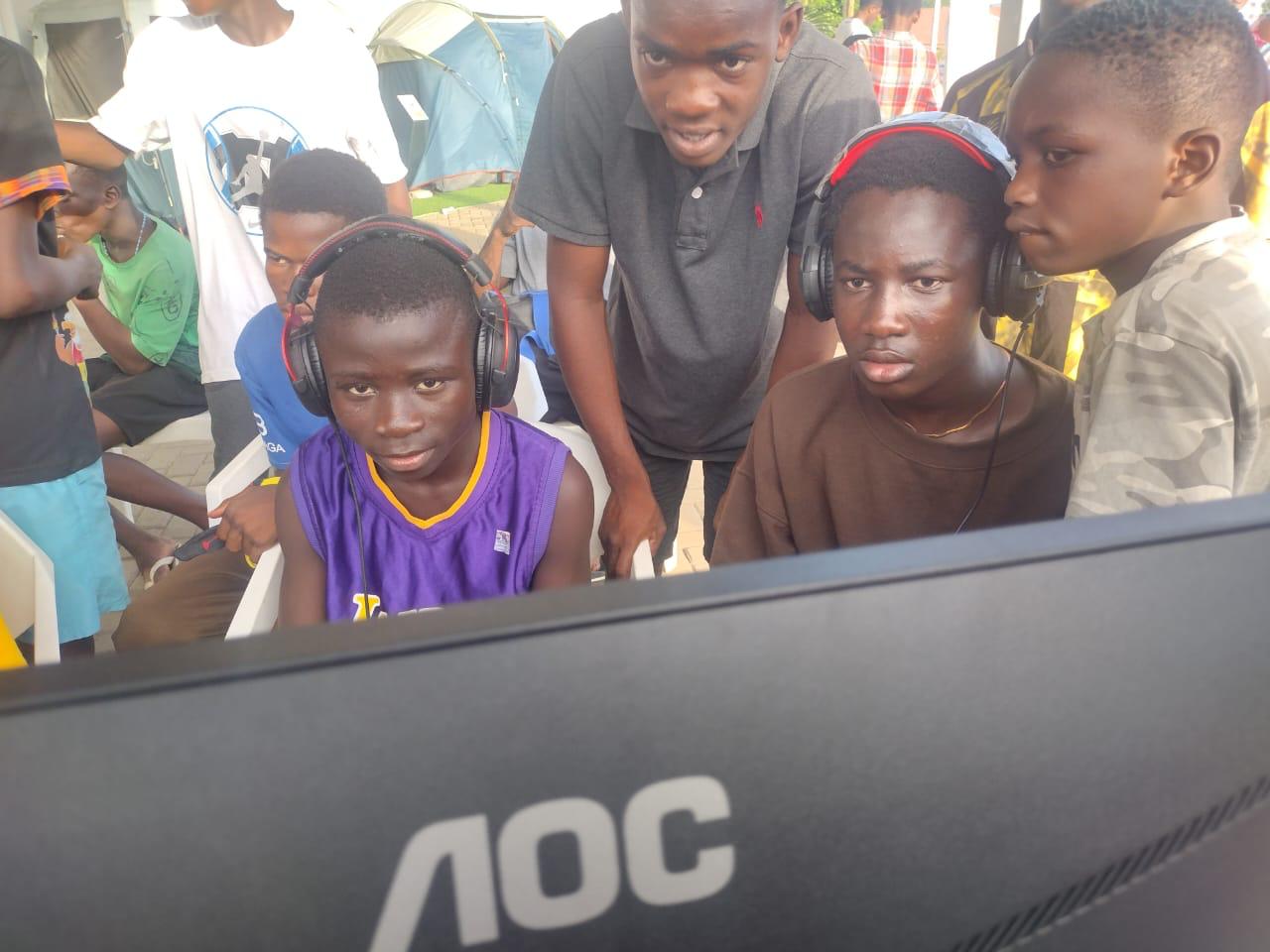 الرياضات الإلكترونية AOC 