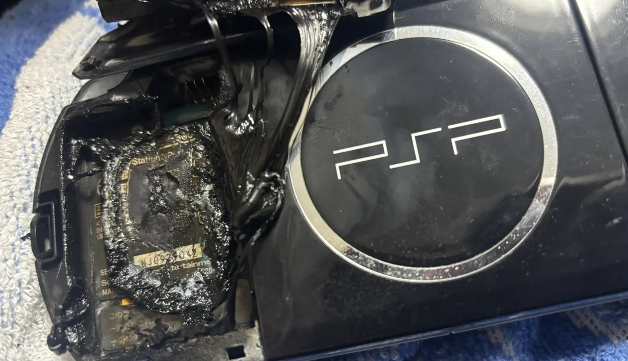 انفجار بطارية جهاز PSP
